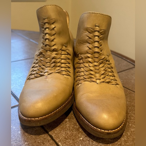 Latigo Tan Kick Woven Split Shaft Booties Blocked Heel. Sz 6M Leather. 2 Inch - Picture 3 of 13